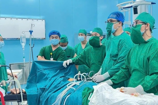 Ca mổ nội soi lịch sử đầu tiên ở đặc khu Côn Đảo