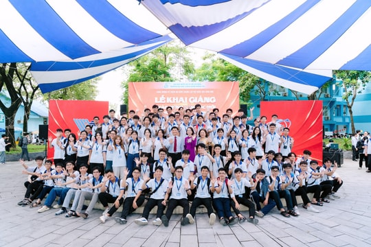 Vì sao 99,5% sinh viên 1 trường Quốc gia tốt nghiệp, nhưng chỉ hơn nửa ra trường đúng hạn?