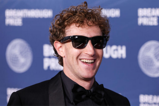 Ông chủ Facebook Mark Zuckerberg bị kiện bởi ... Mark Zuckerberg