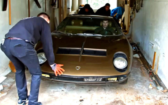 Người đàn ông giấu siêu xe Lamborghini Miura trong căn hộ suốt 40 năm