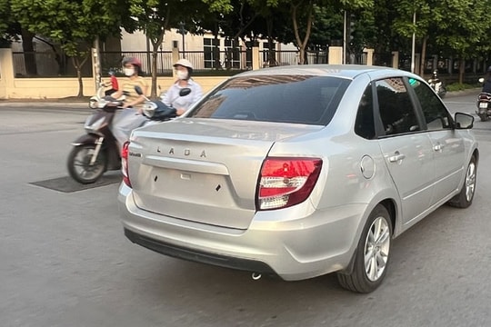 Xe Nga giá rẻ Lada Granta bất ngờ lăn bánh tại Hà Nội