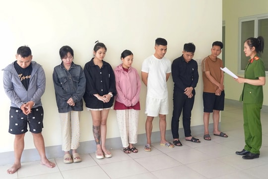 Nghệ An: Bắt 7 nhân viên quán karaoke mua bán và sử dụng trái phép chất ma túy