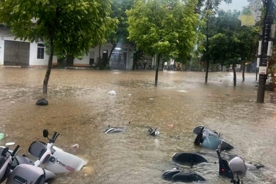 Hoàn lưu bão số 7 gây mưa lớn, ngập nặng ở Lào Cai
