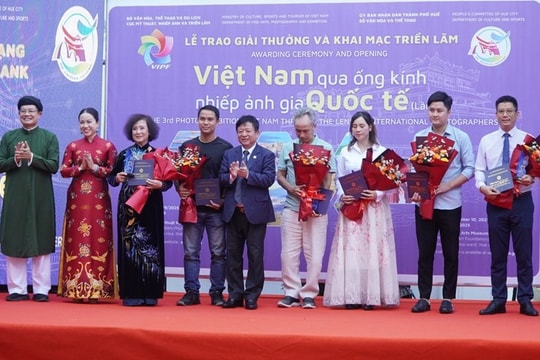 Trao 20 giải thưởng 'Việt Nam qua ống kính nhiếp ảnh gia quốc tế'