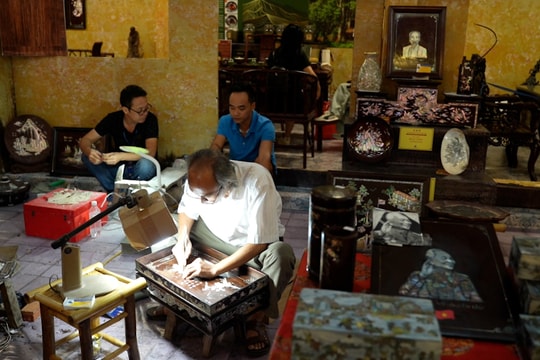 Làng nghề khảm trai Chuyên Mỹ: Nơi tinh hoa truyền thống được thổi hồn dân tộc