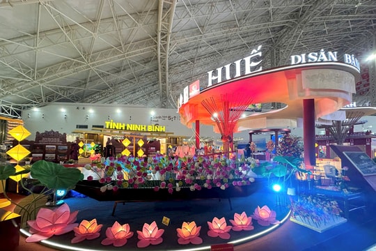 Độc đáo gian trưng bày của Huế tại Triển lãm thành tựu Đất nước