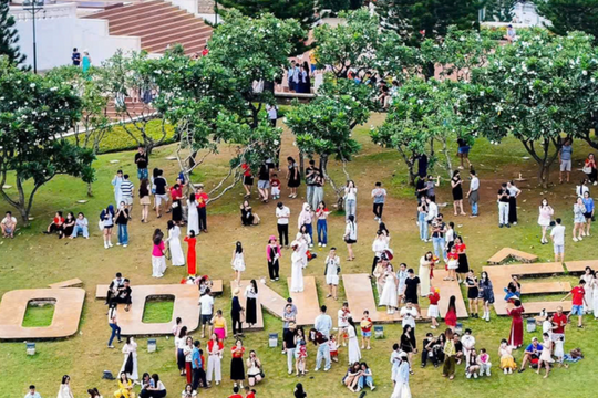 Vũng Tàu: Cấm du khách leo lên đài liệt sĩ chụp ảnh tháp Tam Thắng