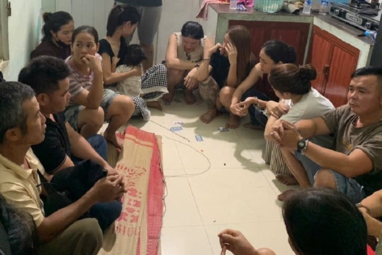 Nghệ An: Triệt xóa sới bạc, bắt giữ 15 đối tượng