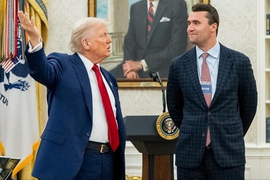 Người có ảnh hưởng ủng hộ ông Trump bị ám sát, cả nước Mỹ bàng hoàng