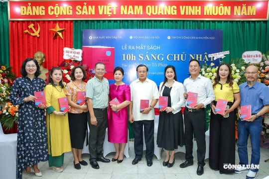Nhà báo Tô Phán ra mắt sách "10h sáng Chủ Nhật": Viết để tri ân, để nhớ và để sống đẹp hơn