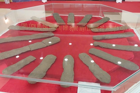 Độc đáo Bảo vật quốc gia đàn đá Đắk Sơn ở Lâm Đồng