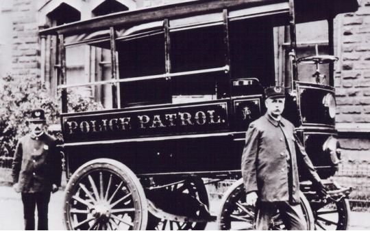 Chiếc xe cảnh sát đầu tiên của Mỹ thực chất là xe điện
