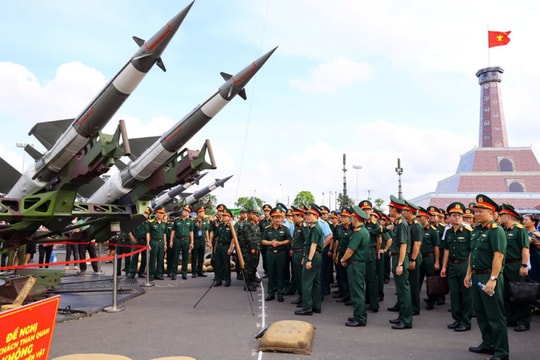 Khu trưng bày của Bộ Quốc phòng góp phần vào dấu ấn chung Triển lãm Thành tựu đất nước