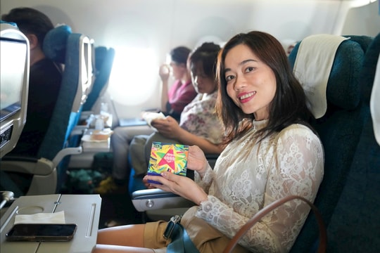 Vietnam Airlines phục vụ miễn phí bánh trung thu trên chuyến bay nội địa