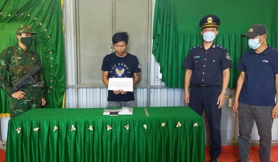 Mua ma túy từ Lào về sử dụng, tài xế người Hà Tĩnh bị bắt ngay tại cửa khẩu