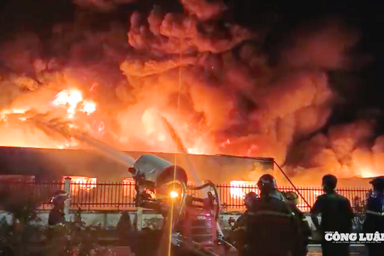 Hải Phòng: Cháy lớn nhà kho ở Khu công nghiệp Đồ Sơn