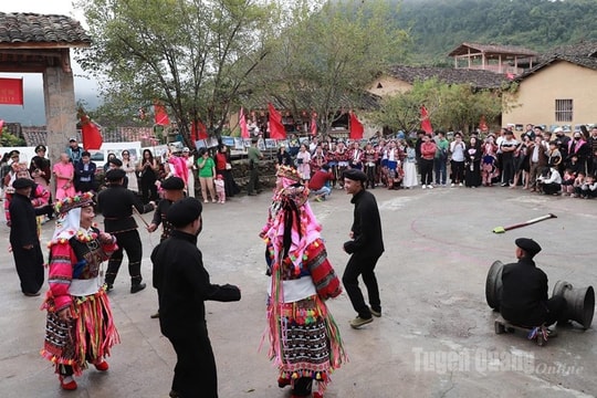 Độc đáo Lễ cúng tổ tiên của người Lô Lô đen