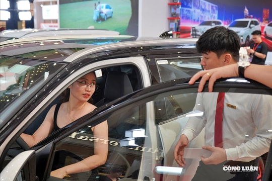 Thị trường ô tô Việt Nam lao dốc