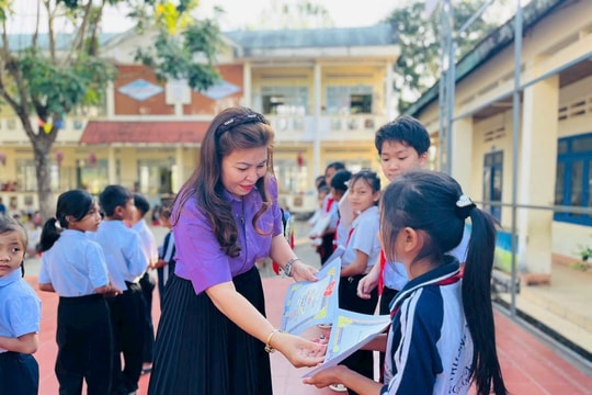 Nghị quyết 71-NQ/TW thắp sáng niềm tin cho thầy trò biên cương Quảng Ngãi