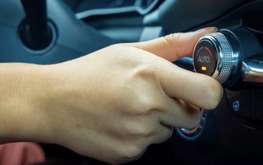 Bật sưởi tối đa ngay khi khởi động có thể gây hại cho xe