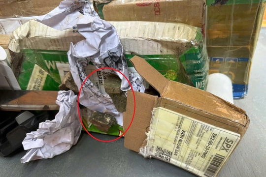 Nam thanh niên đăng bán mô hình nhân vật hoạt hình rồi dùng “gạch” chuyển hàng cho khách