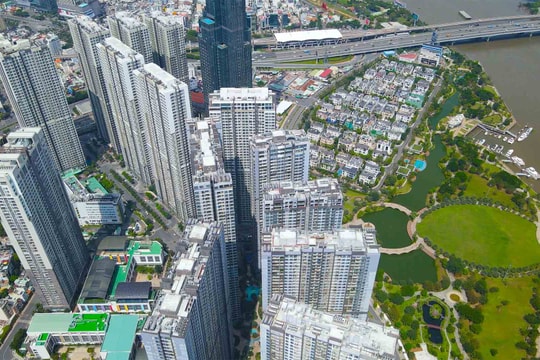 Căn hộ khan hiếm, nhu cầu tăng vọt: TP HCM đối mặt bài toán cân bằng thị trường