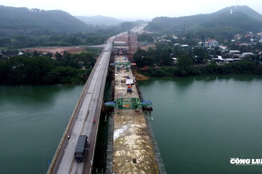 Dự án mở rộng cao tốc Cam Lộ - La Sơn có 2 gói thầu xây lắp gần 4.900 tỷ đồng