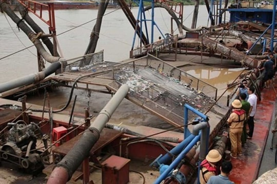 Ninh Bình: Xử phạt vi phạm hành chính đối tượng khai thác cát trái phép trên sông Đào