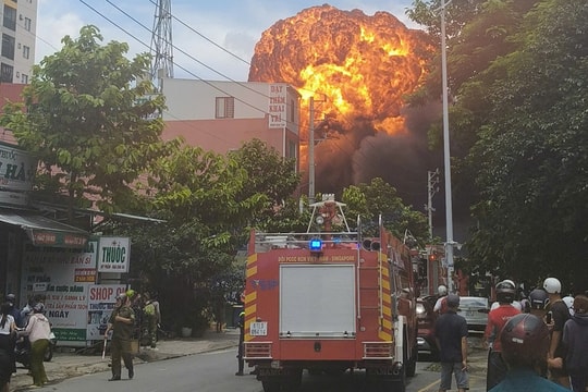 Chưa công bố danh tính 3 người nghi bị kẹt trong vụ cháy xưởng tại TP HCM