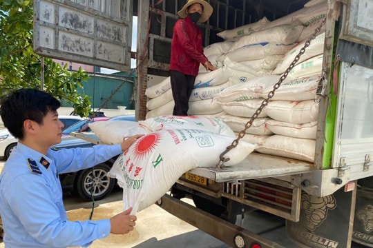 Nghệ An: Phát hiện, tạm giữ 3 tấn đường cát nhập lậu