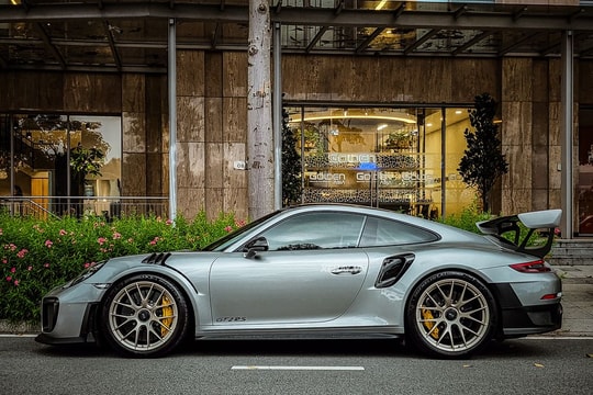 Mẫu xe khiến Đặng Lê Nguyên Vũ thốt lên: 'Lái xong là không còn hứng thú với Lamborghini hay Ferrari nữa'