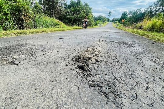 Gia Lai: Quốc lộ 14C bị 'cày xới' hư hỏng, xuống cấp nghiêm trọng
