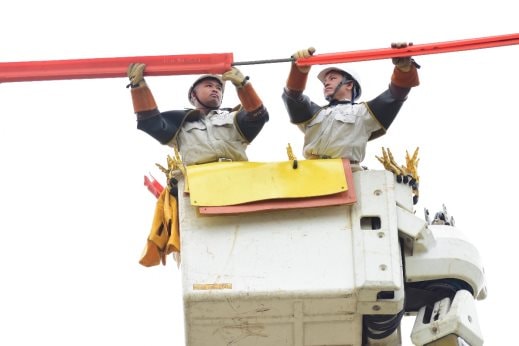 Những người lính đặc nhiệm lưới điện – dù đối mặt hiểm nguy nhưng vẫn giữ vững tình yêu nghề