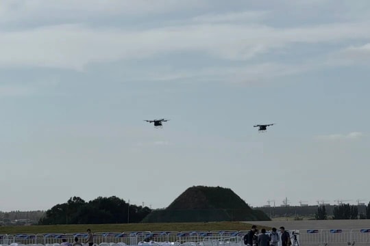 Video hai ô tô bay va chạm tại Trung Quốc khi đang diễn tập