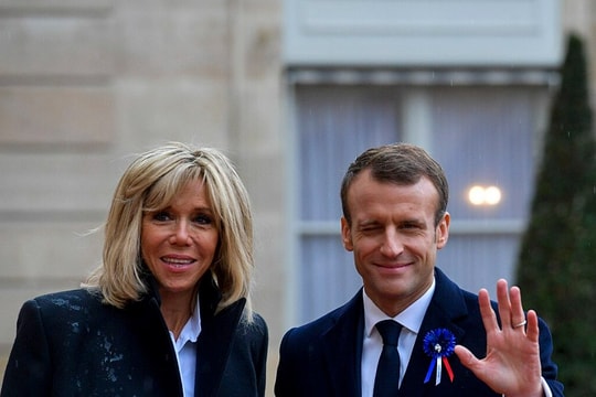 Gia đình ông Macron kiện người có ảnh hưởng, nộp bằng chứng bà Brigitte không phải đàn ông