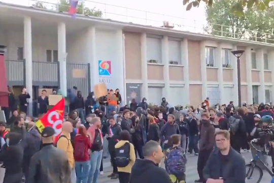 Pháp: Hàng trăm nghìn người biểu tình và đình công phản đối cắt giảm ngân sách