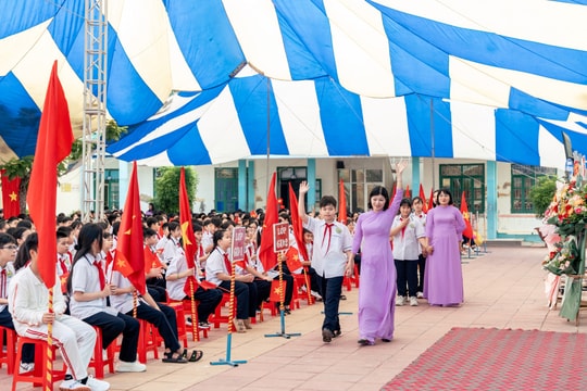 Tăng lương giáo viên cao nhất gần 18 triệu đồng/tháng, thêm phụ cấp đặc thù