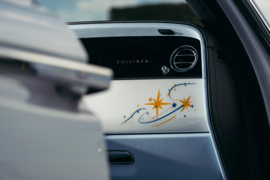 Gia đình Dubai đặt làm Rolls-Royce chủ đề vũ trụ cho con trai 4 tuổi