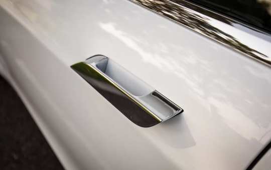 Tesla bị điều tra vì tay nắm cửa có thể khiến người mắc kẹt bên trong