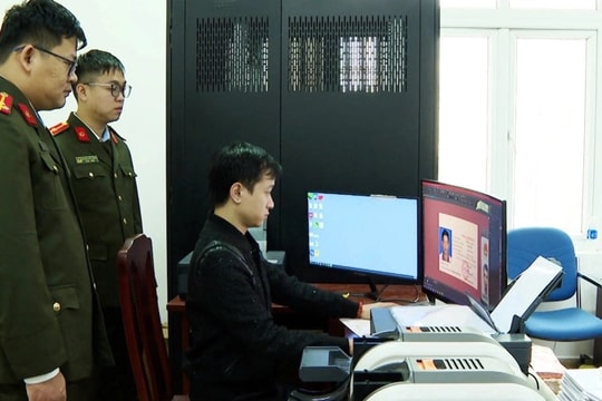Triệt xóa 'công xưởng' sản xuất giấy tờ giả của 'ông trùm' 9x