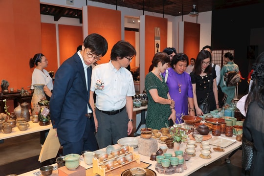 Triển lãm 'Dáng hình của đất': Gắn kết tinh hoa gốm Việt - Nhật