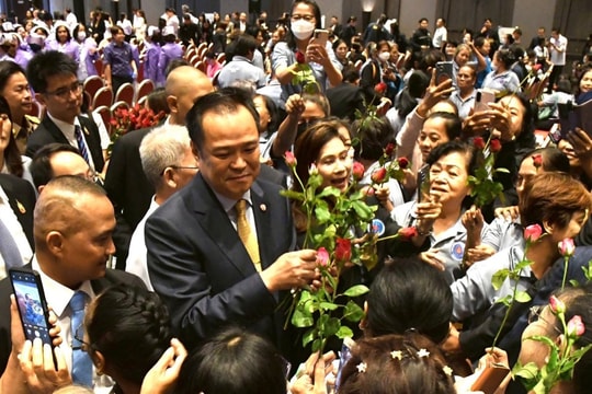 Quốc vương Thái Lan phê chuẩn Nội các của Thủ tướng Anutin