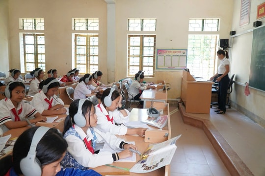 Sở GD&ĐT Nghệ An cam kết xem xét trường hợp giáo viên ung thư bị điều động biệt phái