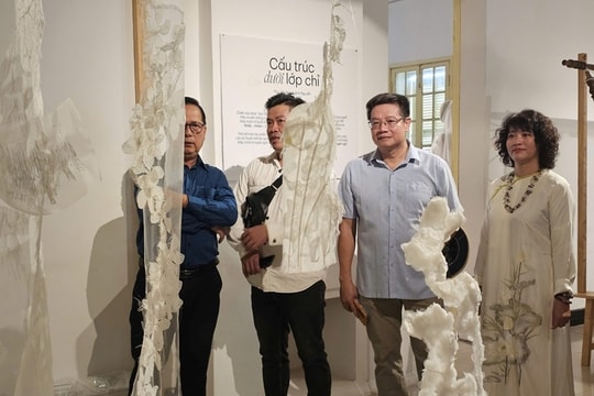 Triển lãm di sản thêu truyền thống trong diện mạo đương đại