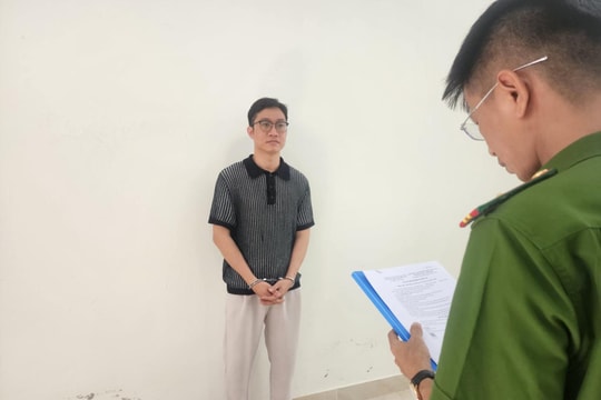 Bắt thanh niên dùng ảnh 'nhạy cảm' ép cưỡng dâm người yêu cũ