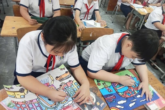 TP Hồ Chí Minh tổng rà soát toàn bộ trường công lập sau vụ phụ huynh 'kêu cứu' vì bàn ghế mục nát