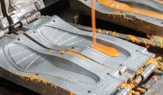 Trung Quốc mất ngôi vương “công xưởng giày” thế giới