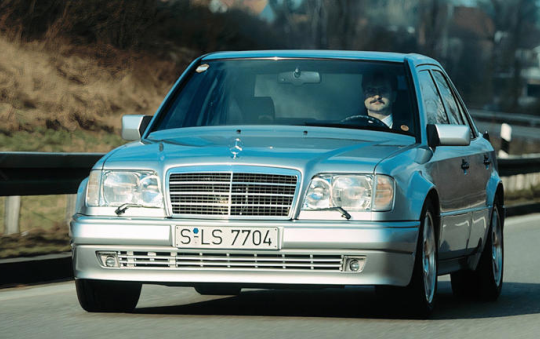 Vì sao hầu hết xe không thể vượt quá 250 km/h?