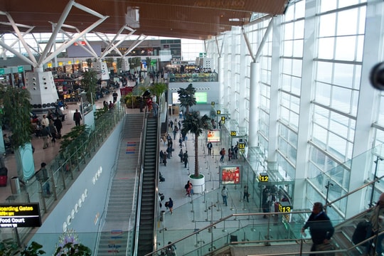 Cậu bé Afghanistan trốn trong khoang bánh máy bay đến Ấn Độ