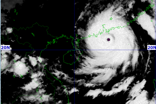 Siêu bão áp sát Bắc Bộ, cách Móng Cái 650km về phía Đông